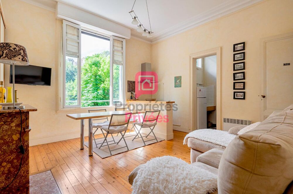 ARCACHON - Appartement de caractère avec jardin privatif au sein d'une remarquable villa Arcachonnaise