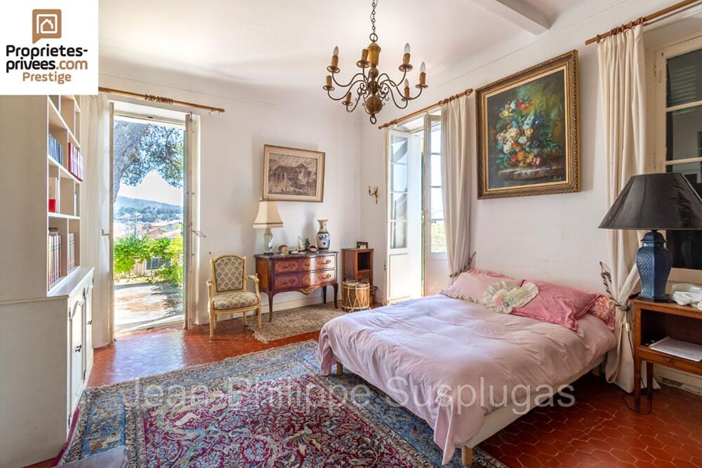 à vendre  Propriété/château Saint-Cyr-sur-Mer (83270)