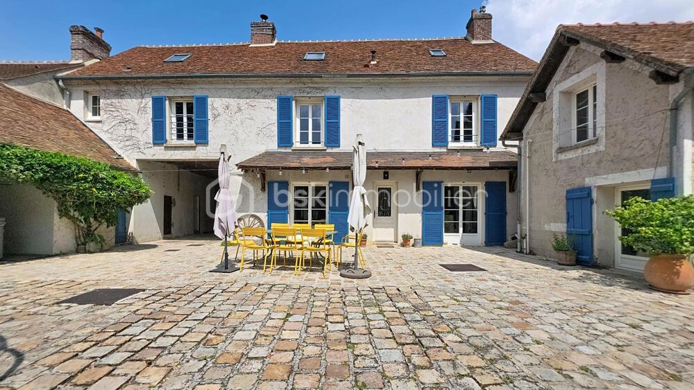 Maison de caractère 210 m² habitables (226 m² au sol) avec piscine chauffée, dépendances et jardin arboré