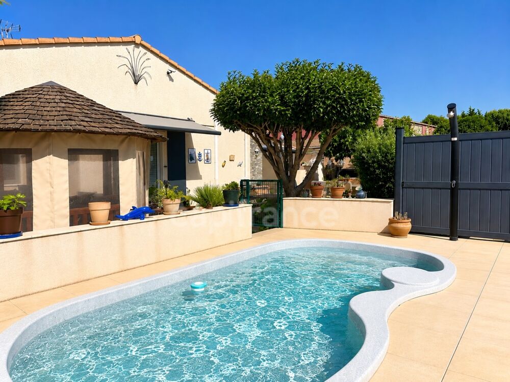 Maison plain pied de 80 m² avec 4 pièces, piscine avec jacuzzi et panneaux solaires à Vergèze