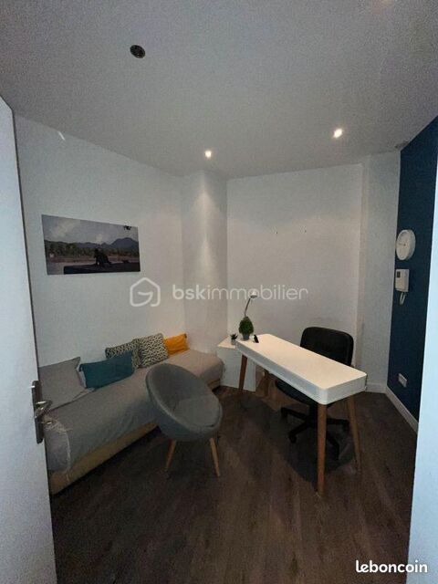   Local d'activités / Entrepôt, 57 m²   Nation/Métro Picpus 75012 Paris, à deux minutes du métro 