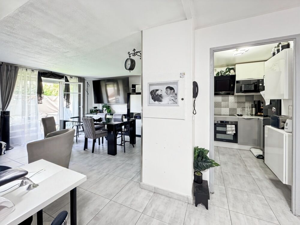 Quartier VILLAGE, appartement T3 (2 chambres) - Terrasse et Jardinet - Box fermé