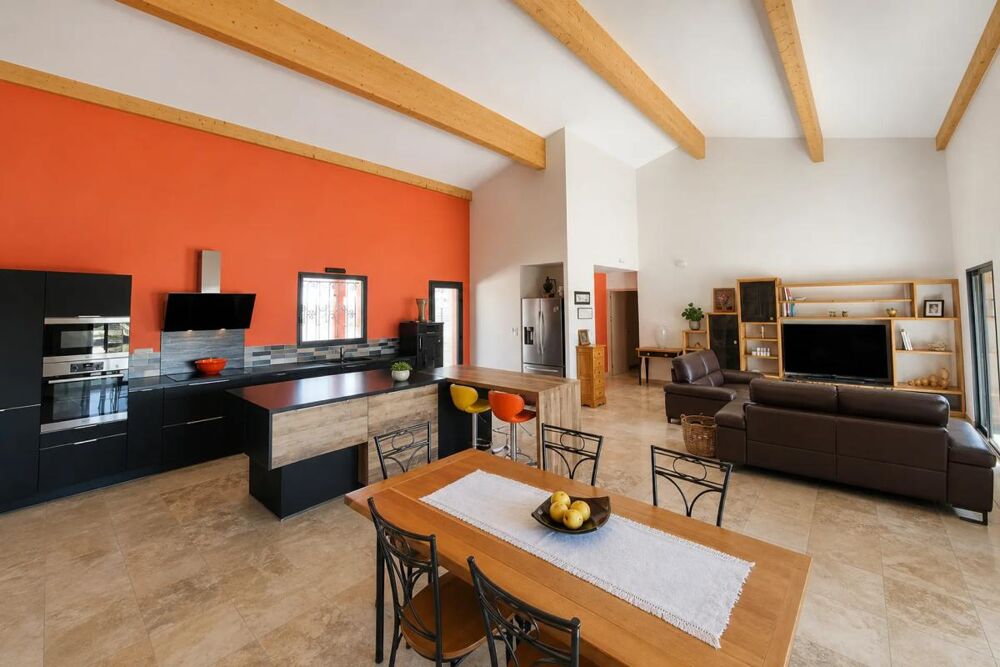 Maison de 6 pièces avec piscine à Joyeuse