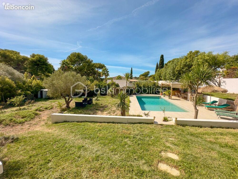 MAISON INDIVIDUELLE DE 220m2 AVEC 2 APPARTEMENTS - PISCINE - GARAGE - JARDIN ARBORE