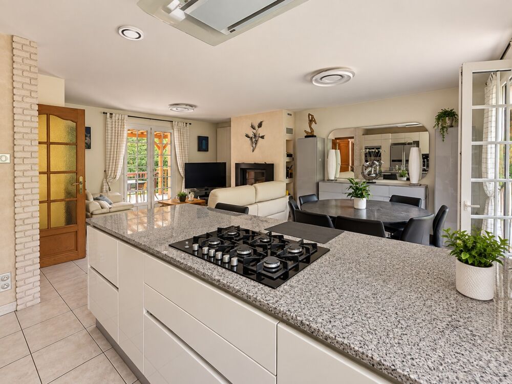 Vente Maison Maison à vendre 5 pièces VAUX SUR SEINE (78) - garage - dépendances - jardin - cuisine d'été Vaux sur seine