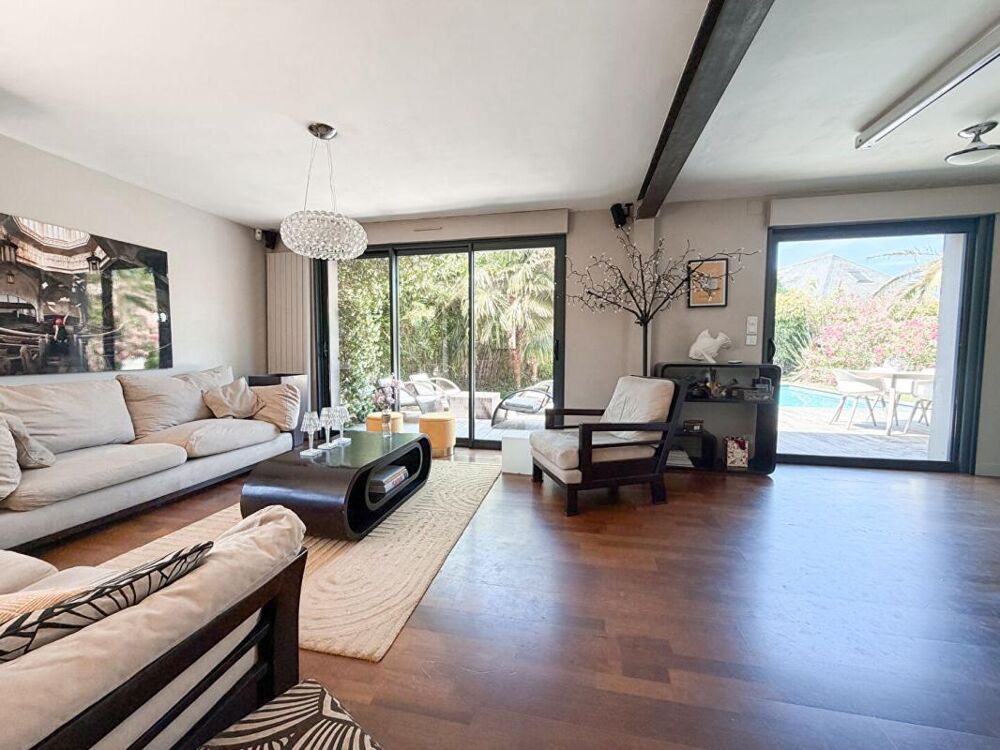 Maison familiale à vendre 5 chambres, piscine chauffée et garage
