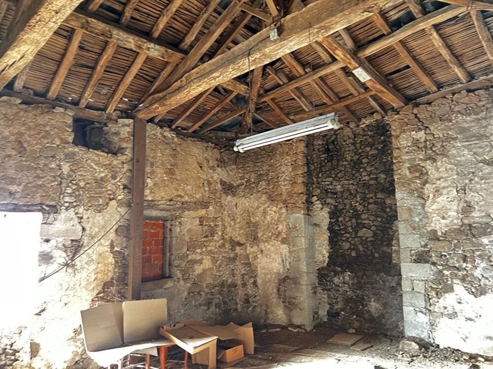 Maison 6 pièces, 97 m² + dépendances en pierres