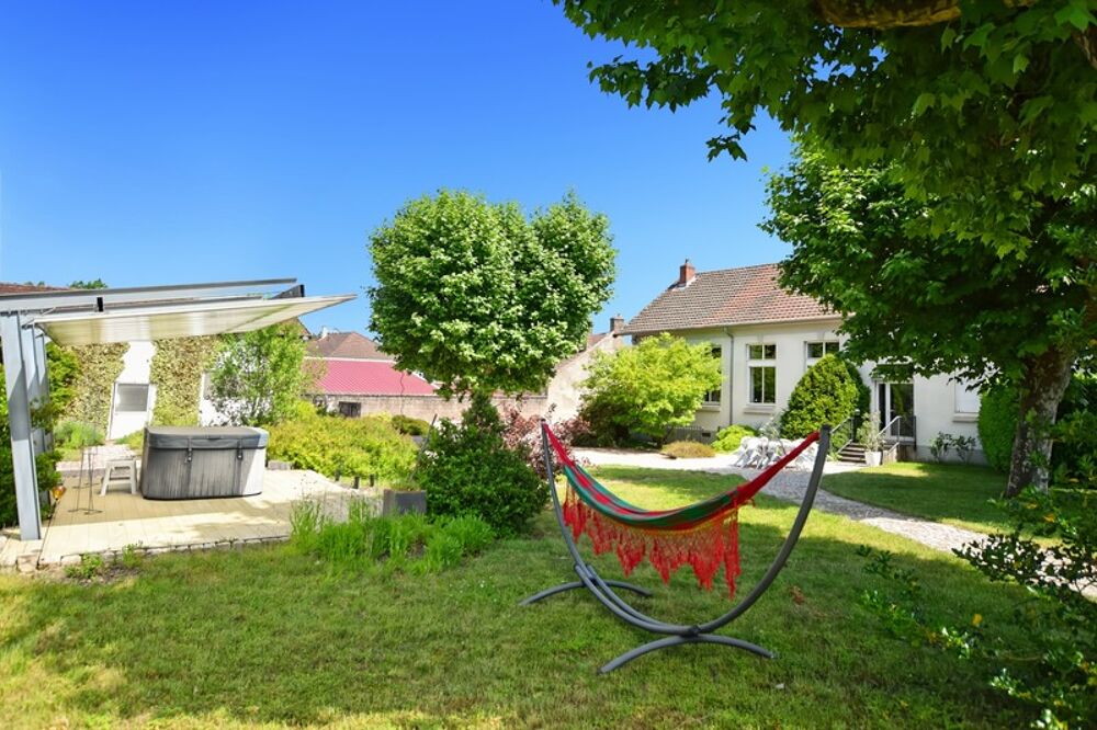 Maison d'habitation +deux appartements locatifs avec terrain de 2455 m2