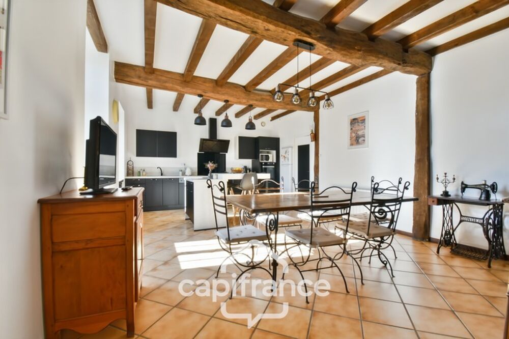 Maison à vendre 10 pièces BIGNAY (17), proche ST JEAN D'ANGELY et ses commerces, avec jardin, piscine et garage