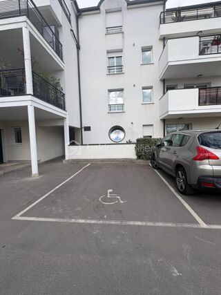  Parking / Garage à louer 16 m²