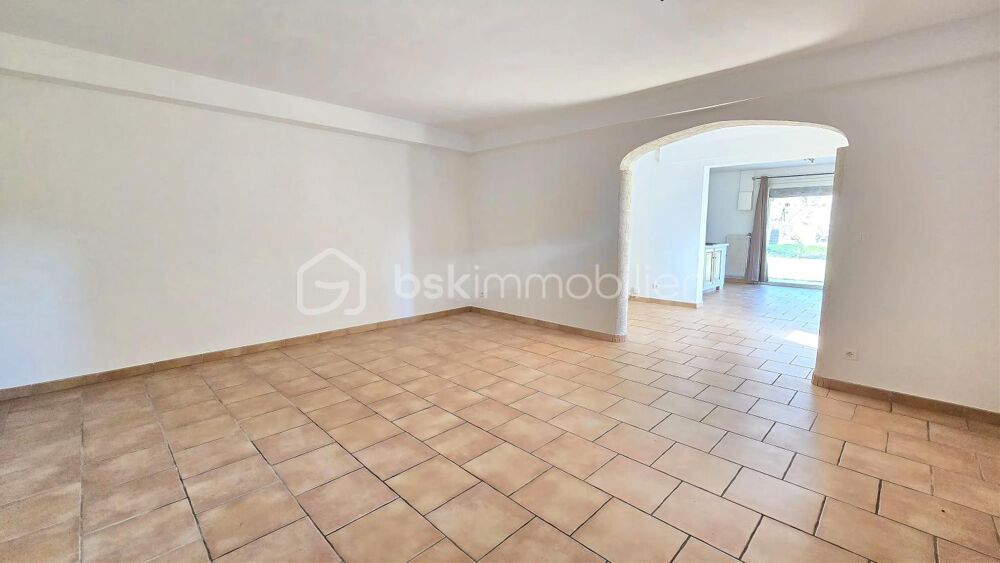 À vendre sur la commune de Lauris : maison offrant deux appartements indépendants, le tout sur un terrain divisible