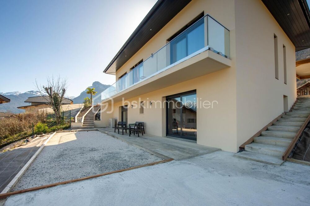 Maison 165 m² avec piscine  À 1 km du lac dAnnecy  Lathuile