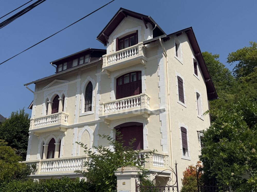 DEMEURE DE PRESTIGE FACE AUX SANCTUAIRES DE LOURDES
