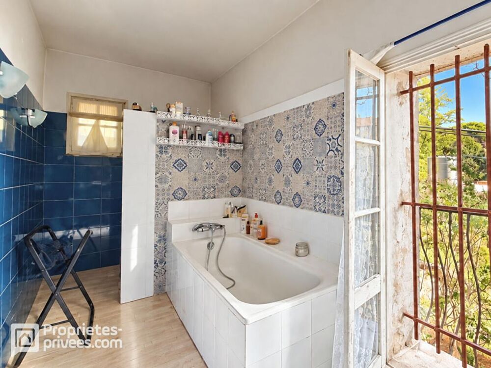 à vendre  Propriété/château Bollène (84500)