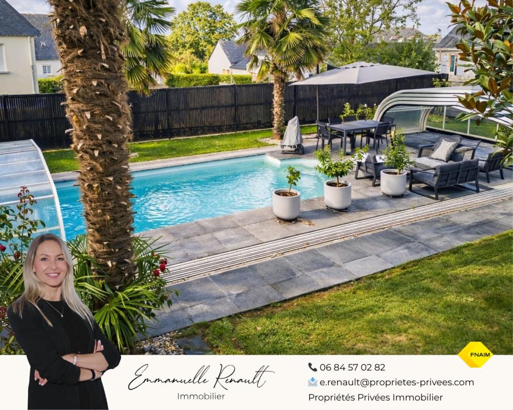 Maison avec piscine. Commerces à pied et cadre privilégié sur 930 m² de terrain. 15 minutes de Vannes