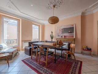  Appartement à louer 5 pièces 160 m²