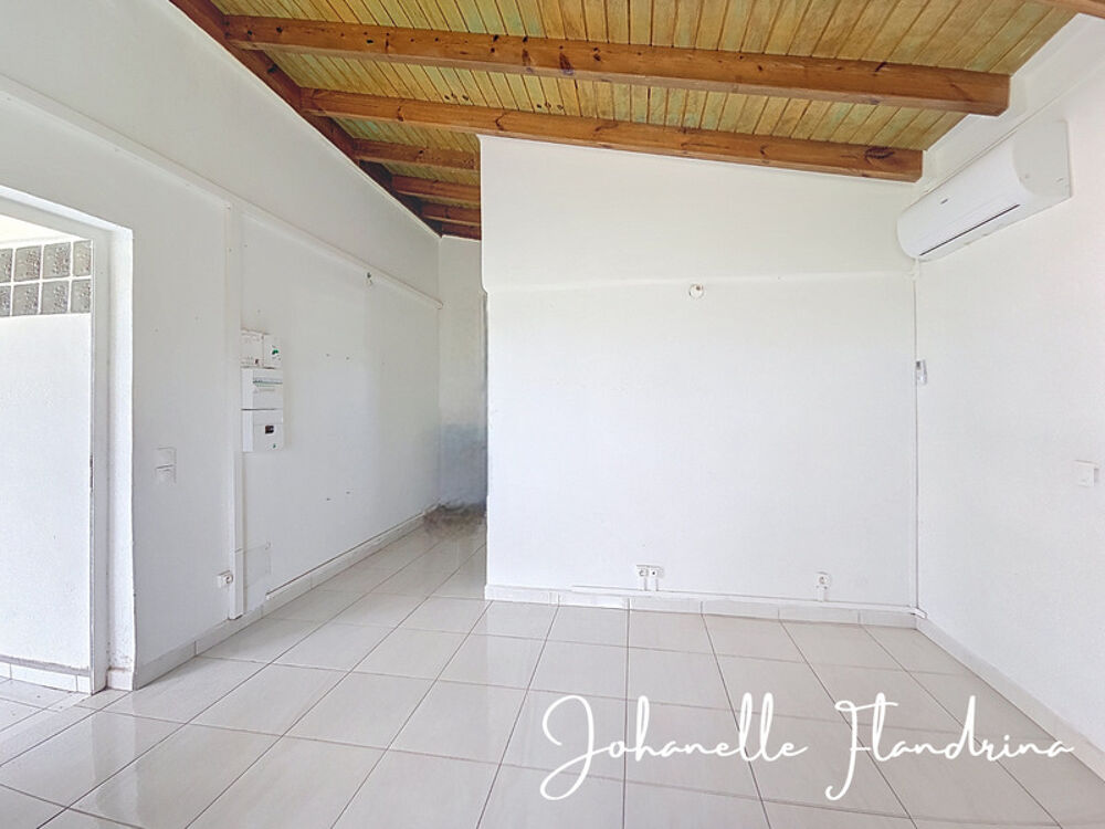 Location Appartement Néron, Le Moule - Studio de 25 m², haut de villa indépendant Le moule