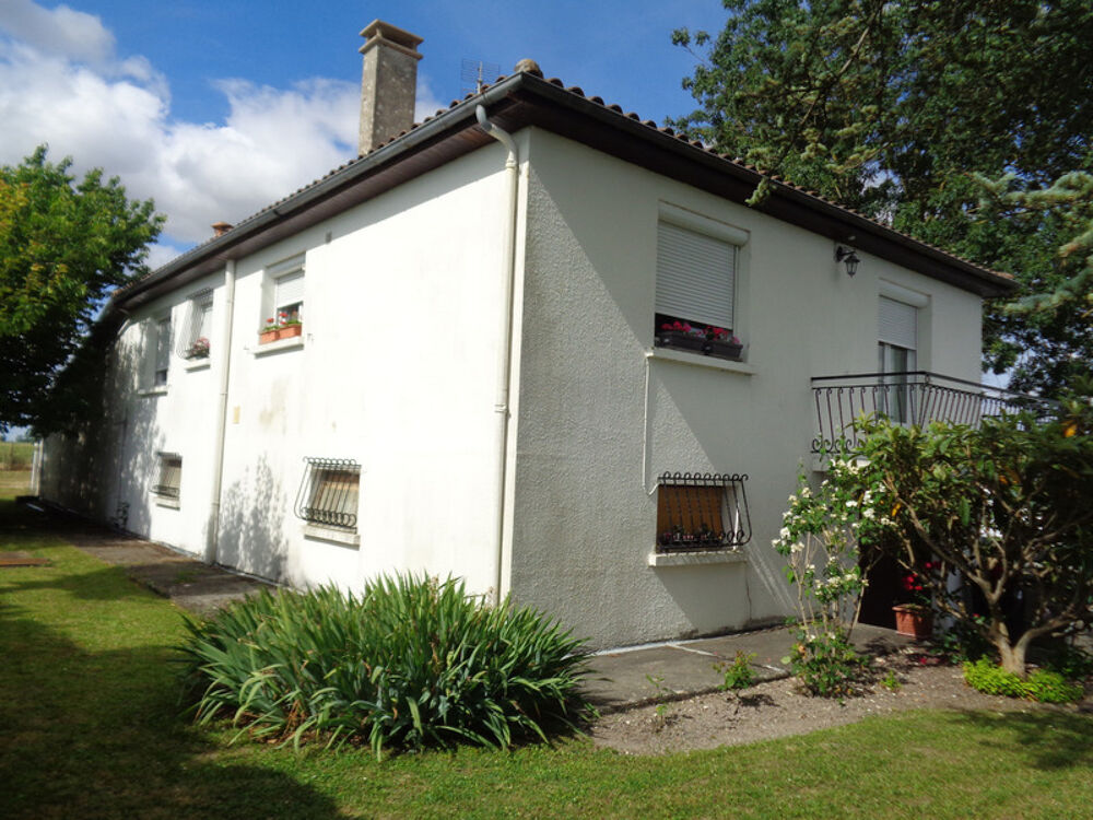 Vente Maison Maison à vendre 5 pièces PONS (17)Maison de 130m2 sur sous sol intégral avec grand terrain Pons