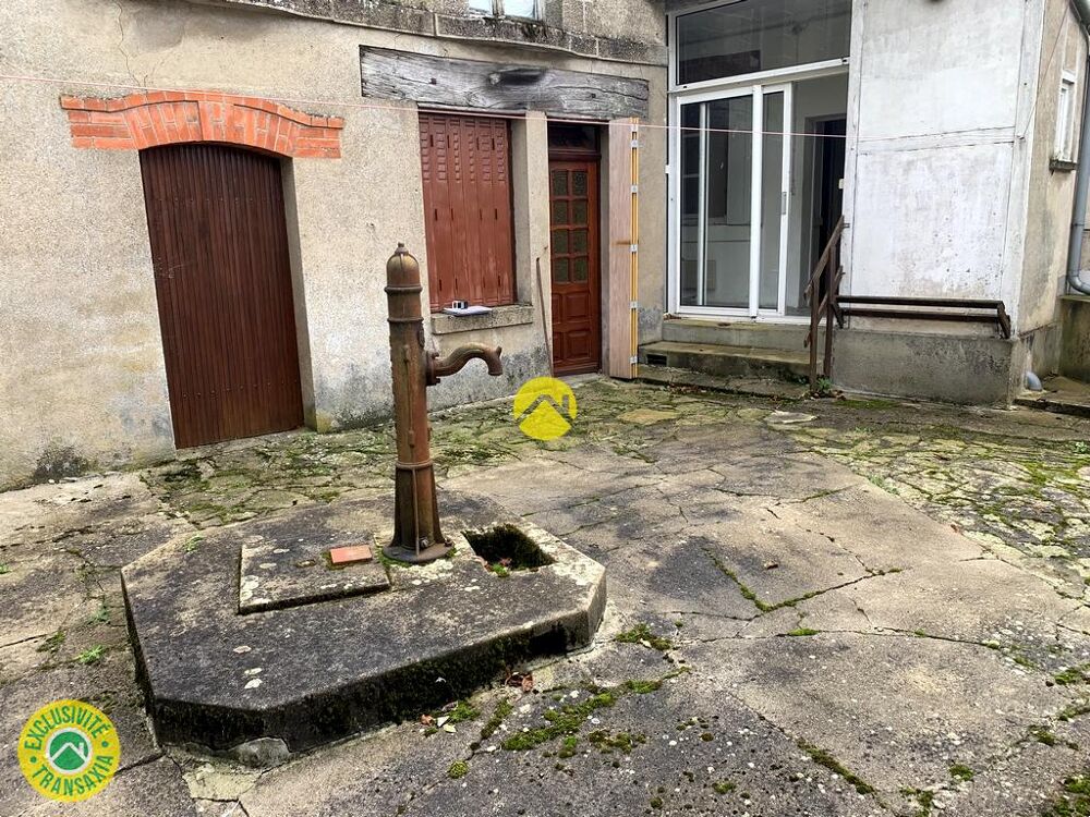 EN BOURG AVEC JARDIN