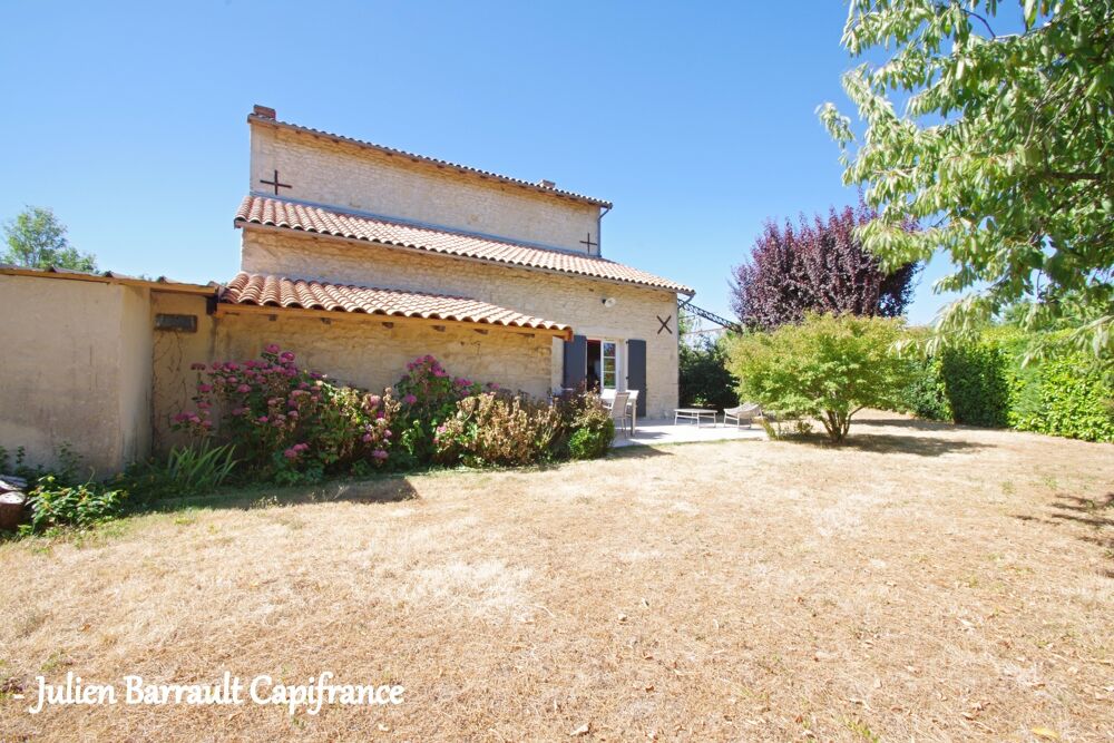 Maison familiale en pierre de 150m² avec 3 chambres rénovée en 2006 sur un terrain arboré et clos de 1617 m²