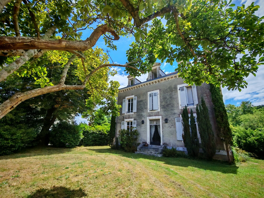 Maison de maitre Pouillon 376 m2 Centre Village