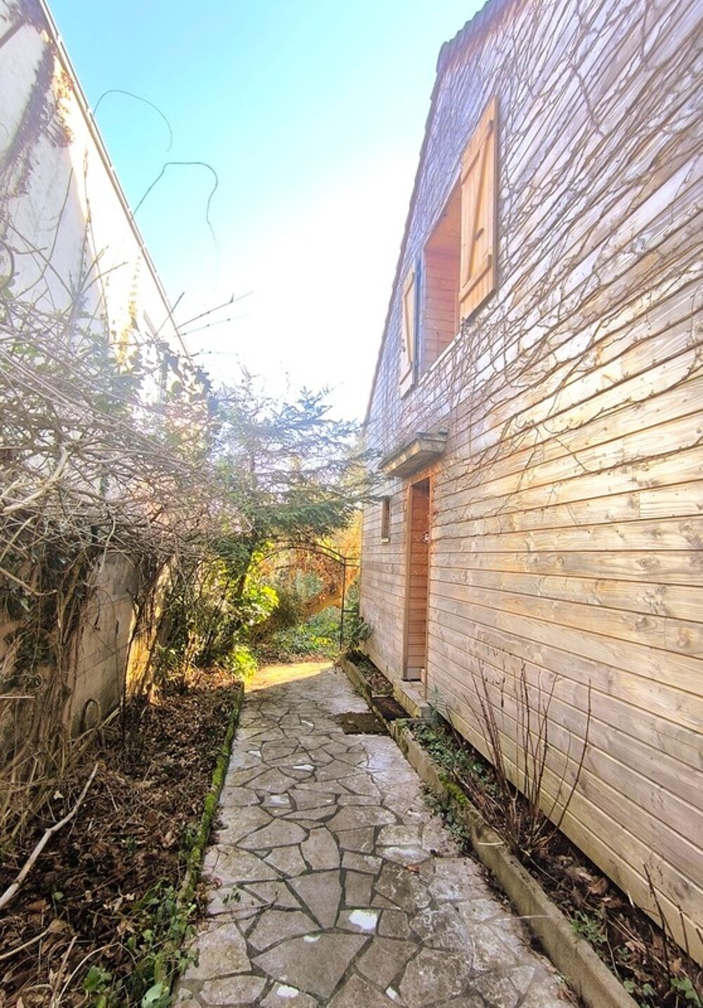 Maison Familiale avec Jardin / Atelier / 2 Parkings  5 pièces NEVERS (58)