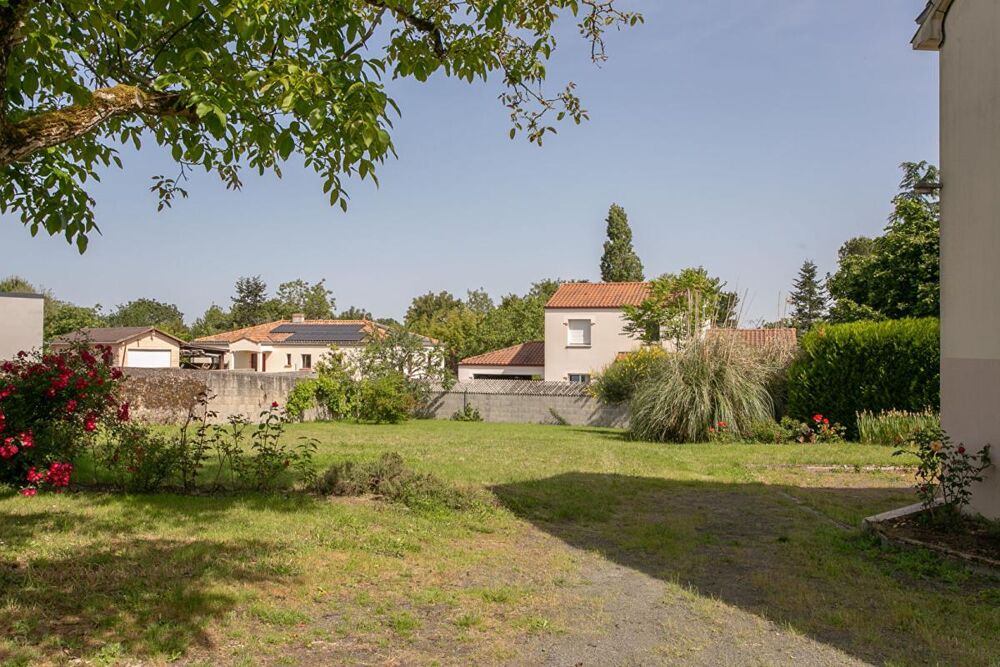 Maison Gorges 6 P et terrain à bâtir. 4 Chs . 128,7 M² . T 1034 M² . 2 garages . Sous sol