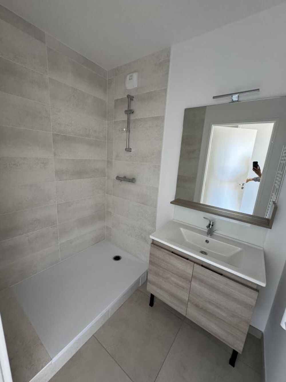 Vente Appartement **LIVRAISON IMMINENTE- 4 PIECES NEUF -  TERRASSE + 2 PARKINGS  + Plein Coeur de ville et Proche Gare Saint leu la foret