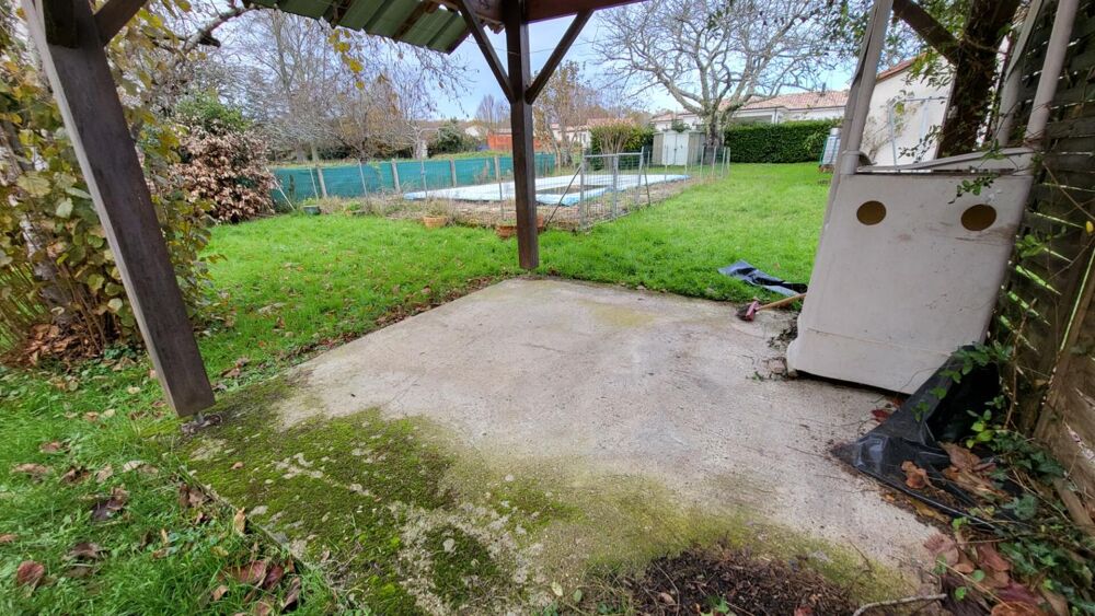 Maison traditionnelle de plain pied de 114 m² 6 pièces sur parcelle de 1658 m² garage et piscine