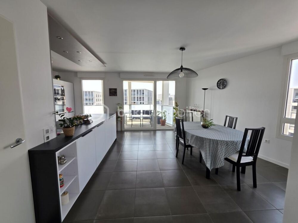 Vente Appartement Exclusivité – Bel appartement T4/T5 de 93 m² au 8ème étage, terrasse plein ciel & double parking – Ginko Bordeaux