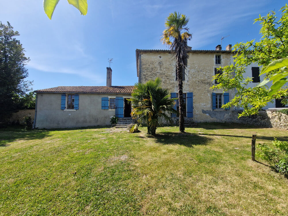 Maison à vendre 6 pièces TONNAY BOUTONNE (17)- 173 m² habitables - jardin- Grange