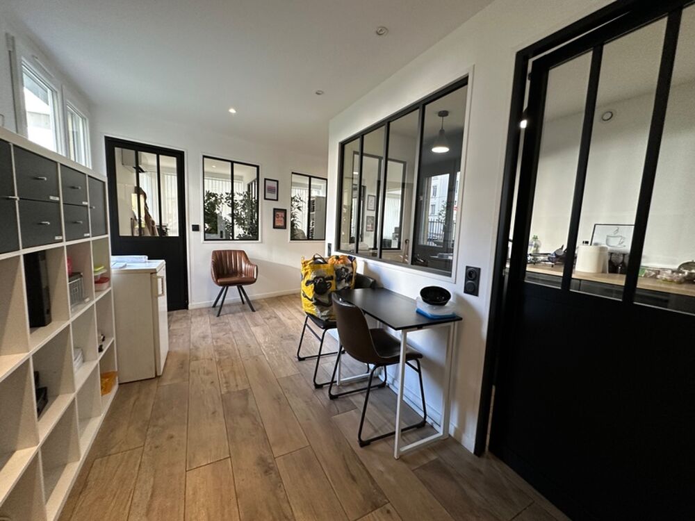   RARE ! MURS local bureaux RDC en très bon état à vendre LYON 8EME  (69) de 92 m², entièrement rénové récemment, en plein coeur d Lyon 8