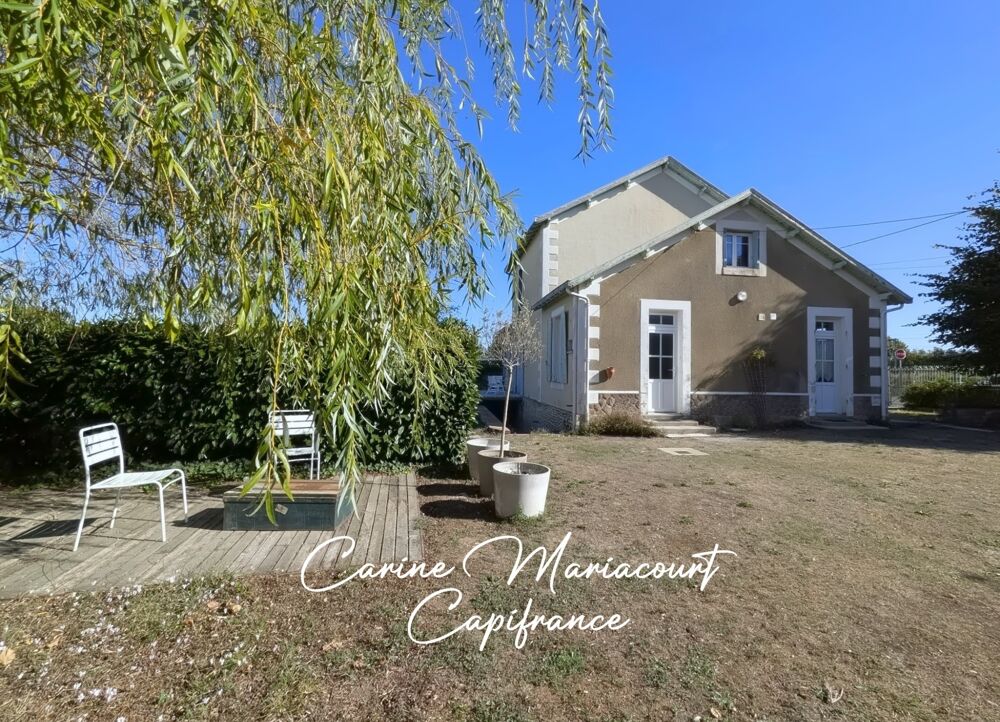 LA CRÈCHE  147 M², GRAND JARDIN ET NOMBREUSES DÉPENDANCES À DEUX PAS DU CENTRE