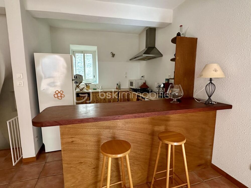 Vente Maison Bizanet centre – Maison de village lumineuse sur 3 niveaux avec beau potentiel Bizanet