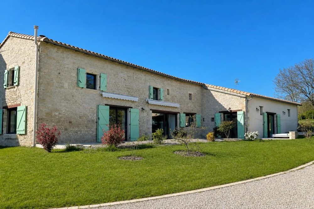 Magnifique maison rénovée à Coulonges-sur-l'Autize