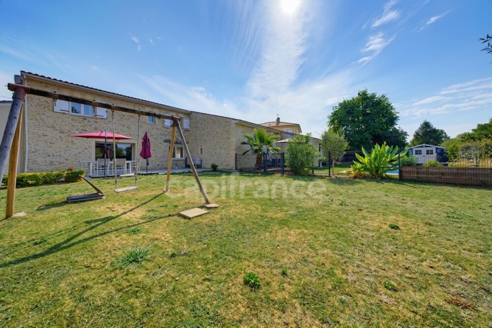 Vente Maison MAGNIFIQUE MAISON EN PIERRE DE 210 M² AVEC PISCINE, GARAGE ET BOULODROME – PROCHE ST EMILION & BORDEAUX La lande de fronsac