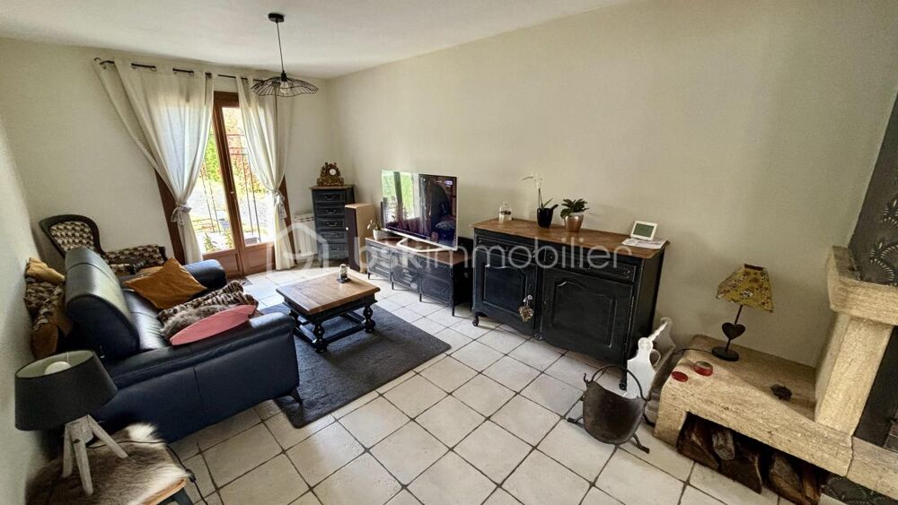 ? Maison familiale avec sous-sol total à Larchant  Cadre calme et forestier