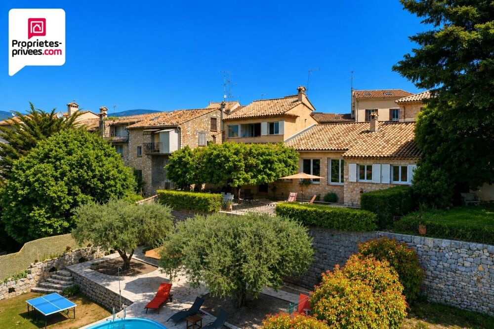 DEMEURE UNIQUE DANS VILLAGE PROVENCAL AVEC VUE EXCEPTIONNELLE