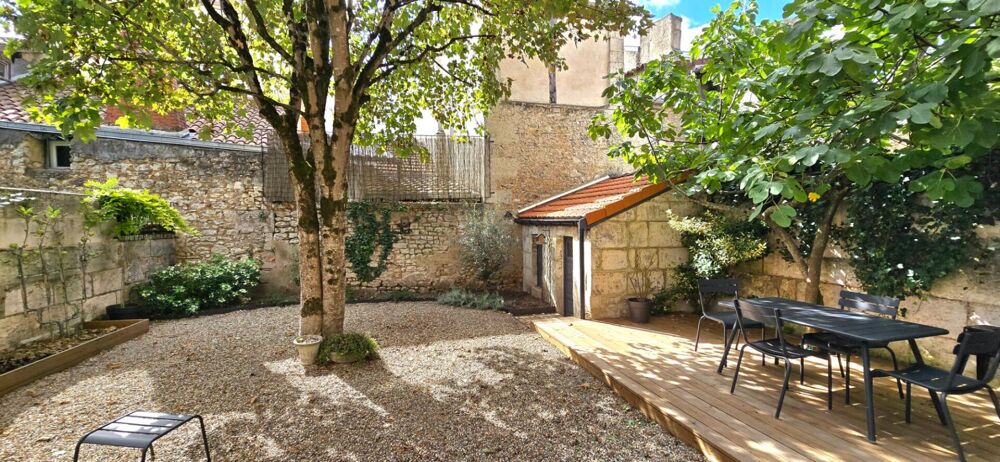 Vente Maison Maison de ville de type 9, surface habitable de 180 m², avec jardin et dépendance Perigueux