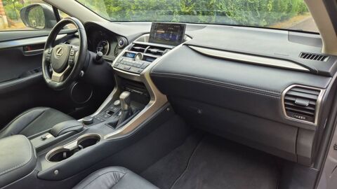 NX 2.5 VVT-i 197 Hybrid AWD E-CVT Luxe 2016 occasion 77590 Bois Le Roi