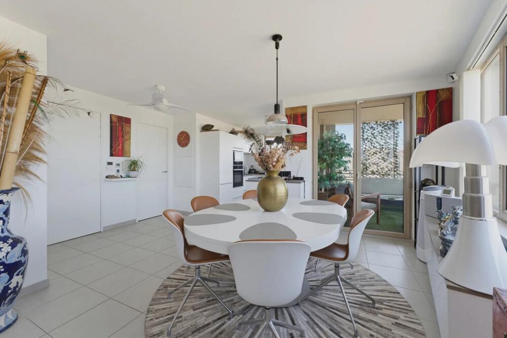 BORDEAUX - 6e étage appartement excluant voisins sur le palier