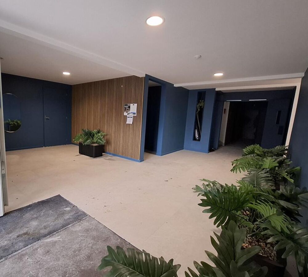 Saint-Christol (84), Appartement 100 m², mezzanine 7 m², combles à aménager, balcons, Fort potentiel 72 000