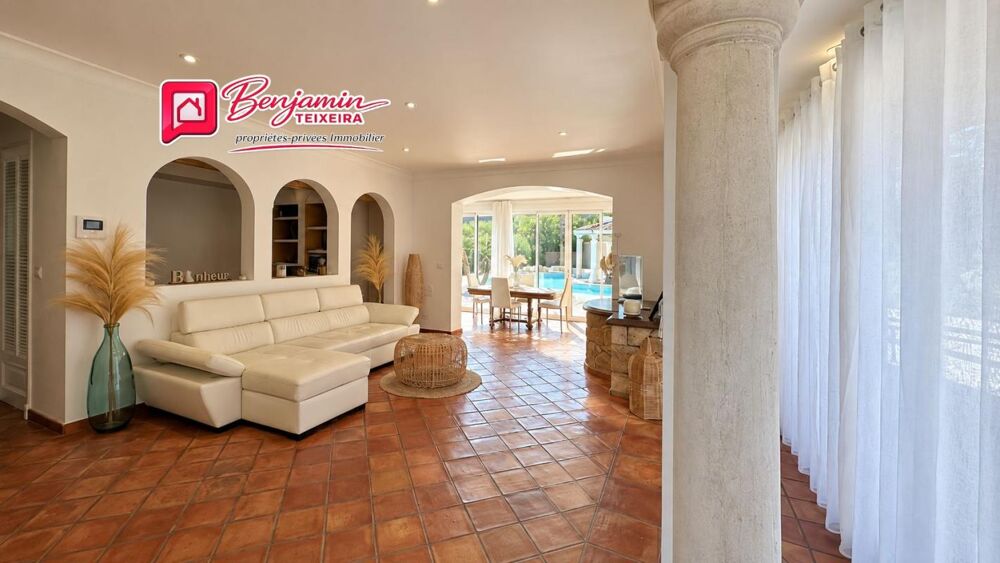 Vente Villa Villa La Motte 7 pièce(s) 256 m2 - 2 logements distincts actuellement La motte