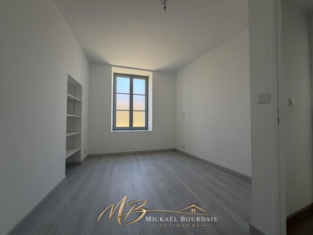 Location Appartement Appartement T4 entièrement rénové – 3 chambres – double accès – Le Lude centre Le lude