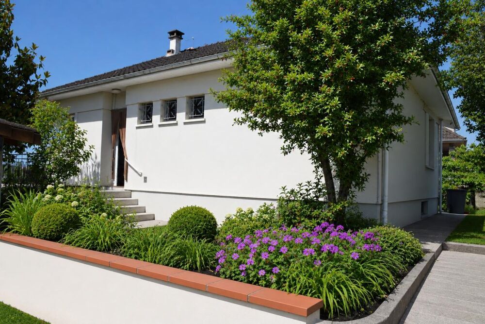 Lafrançaise, 82130 , Tarn et Garonne. Maison plain-pied 82 m², 5 Pièces , 3 chambres avec jardin privatif et garage fermé