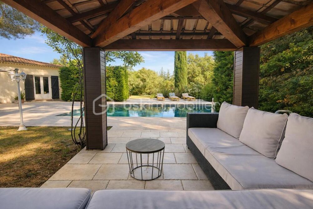 Villa double - plain-pied de 195 m²  Piscine  Garage 35m² Terrain plat et clos