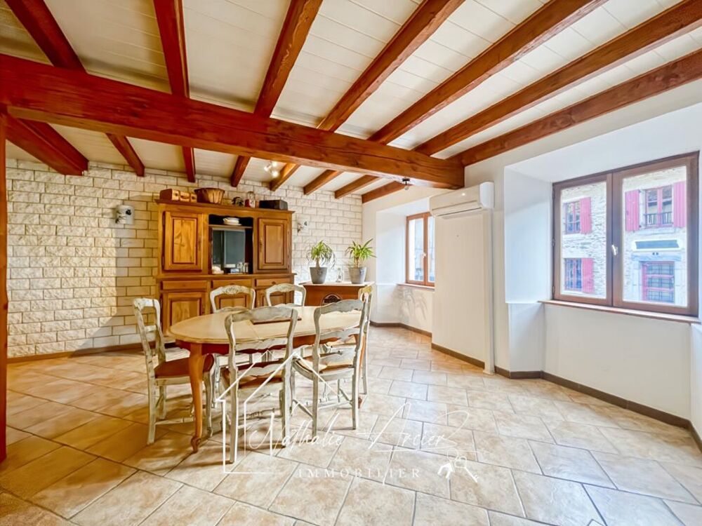 Maison de village avec terrasse et garage