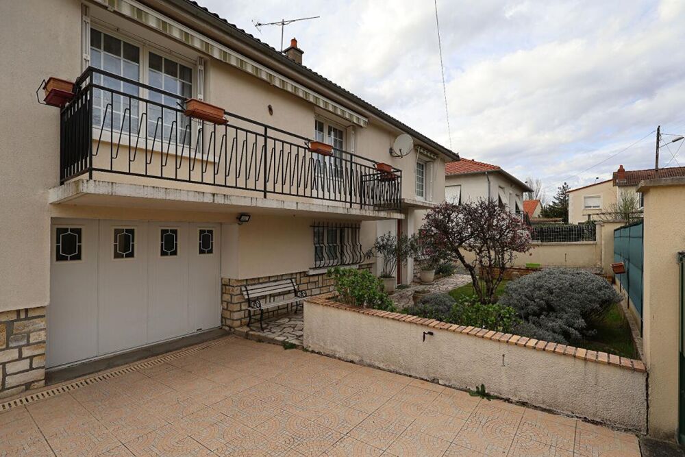 Maison sur sous-sol de 8 pièces, 4 chambres