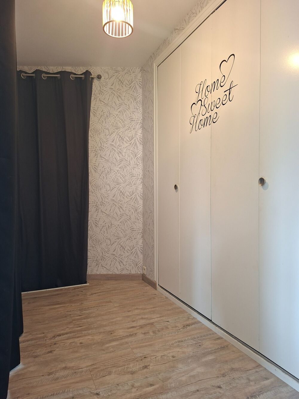 Habitation ancienne agrandie, entièrement rénovée avec gout, au coeur des Alpes Mancelles, écoles et commerces au pied, aucun tra