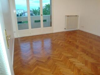  Appartement à louer 3 pièces 77 m²